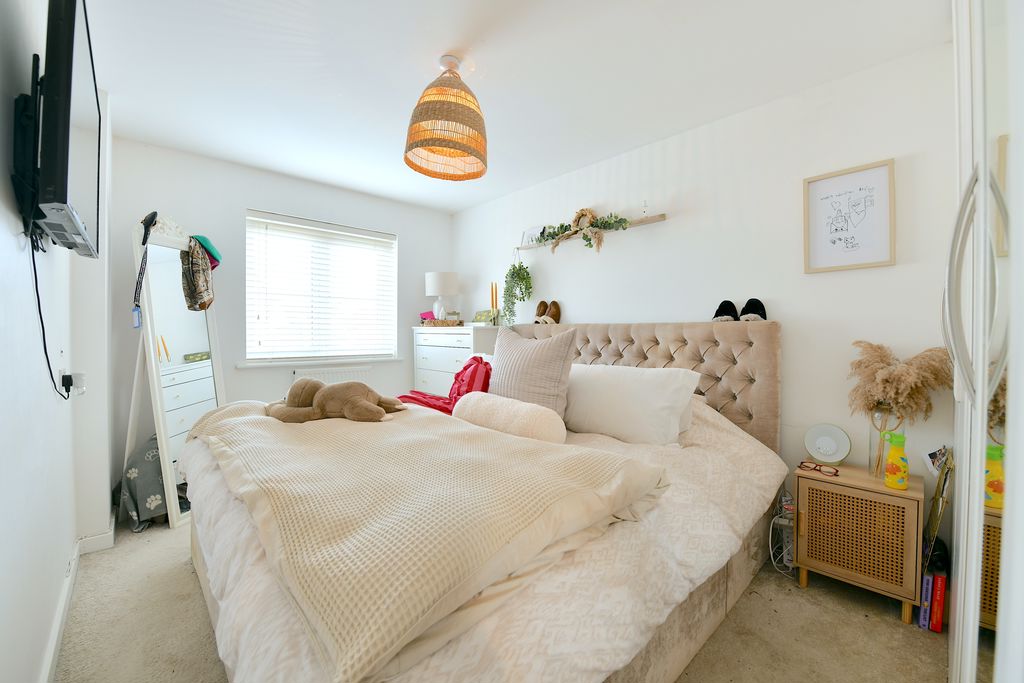 Bedroom- click for photo gallery